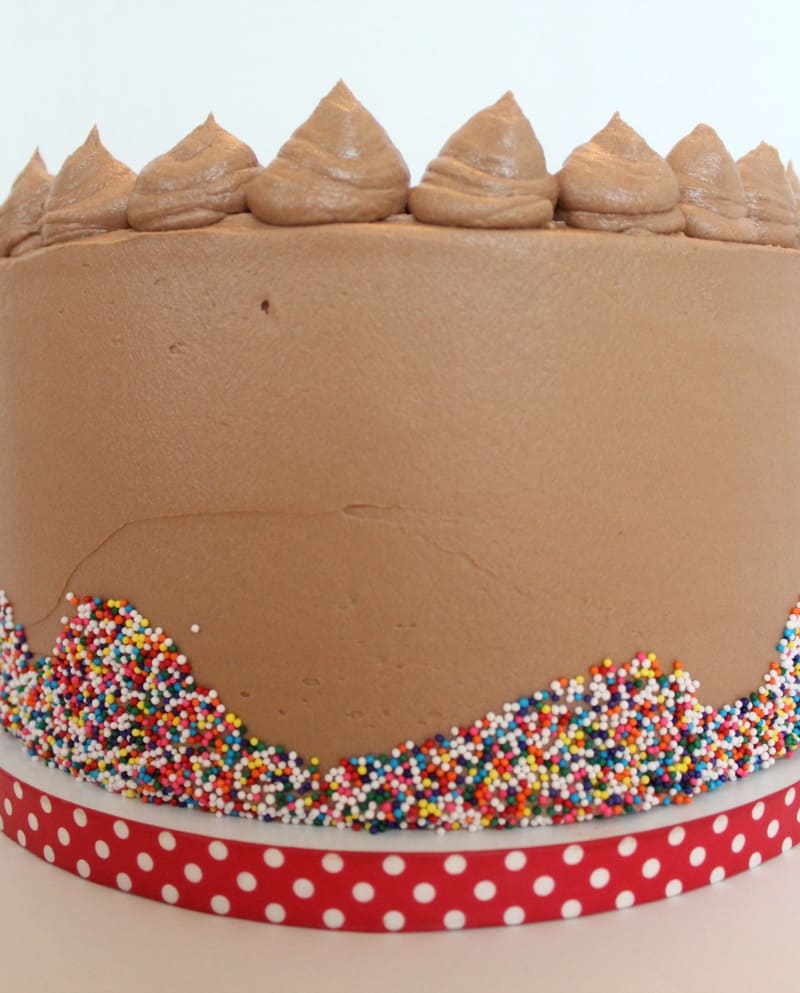 top border on sprinkle cake