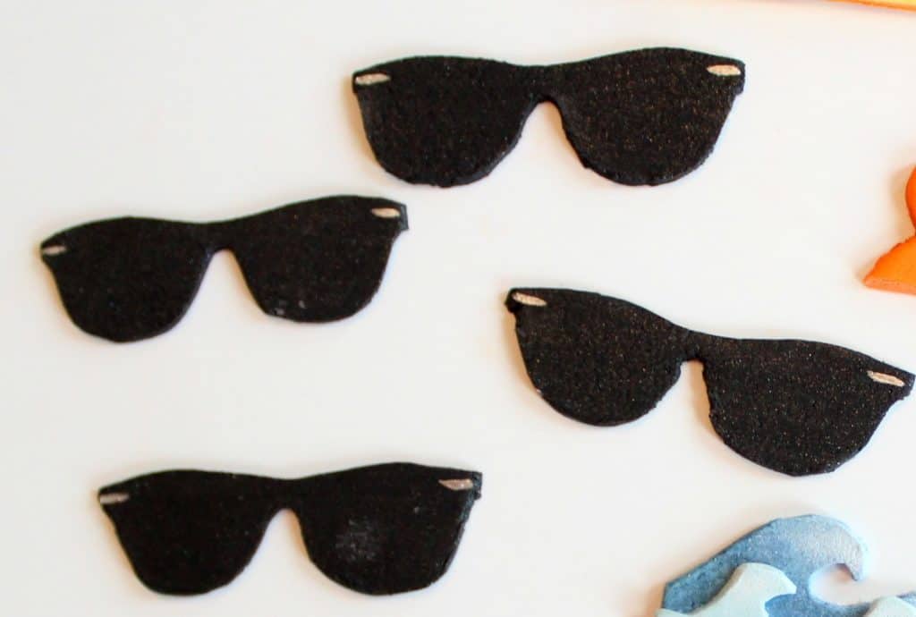 how to make fondant sunglasses